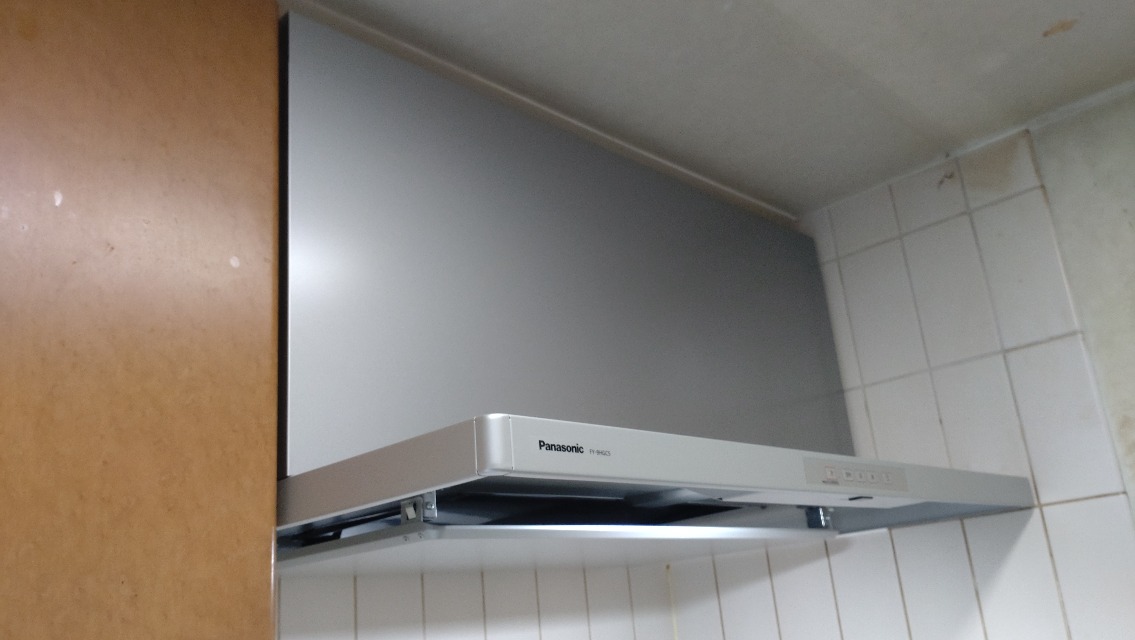 渋谷区にお住まいのT様邸で行われたキッチン換気扇の取替工事についてご紹介します。